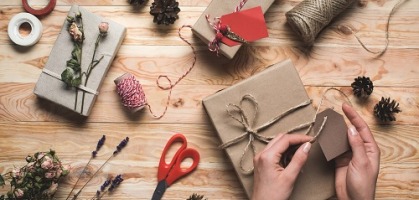Jak zapakować prezent? Pomysły na pakowanie prezentów