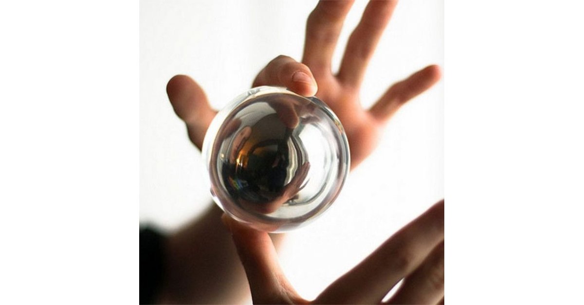 Шарить руками. Антигравитационный шар Fushigi. Металлические шарики в руке. Стеклянный шар в руке.