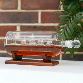 Karafka ze Statkiem 1L na Drewnianej Podstawie