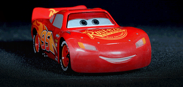 Animowane oczy i zderzak w zdalnie sterowanym Sphero Zygzak McQueen