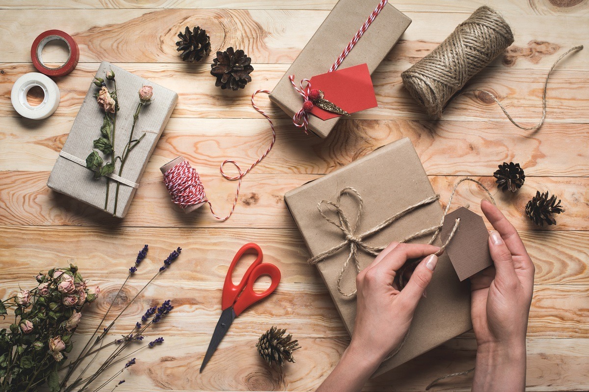 Jak zapakować prezent? Pomysły na pakowanie prezentów